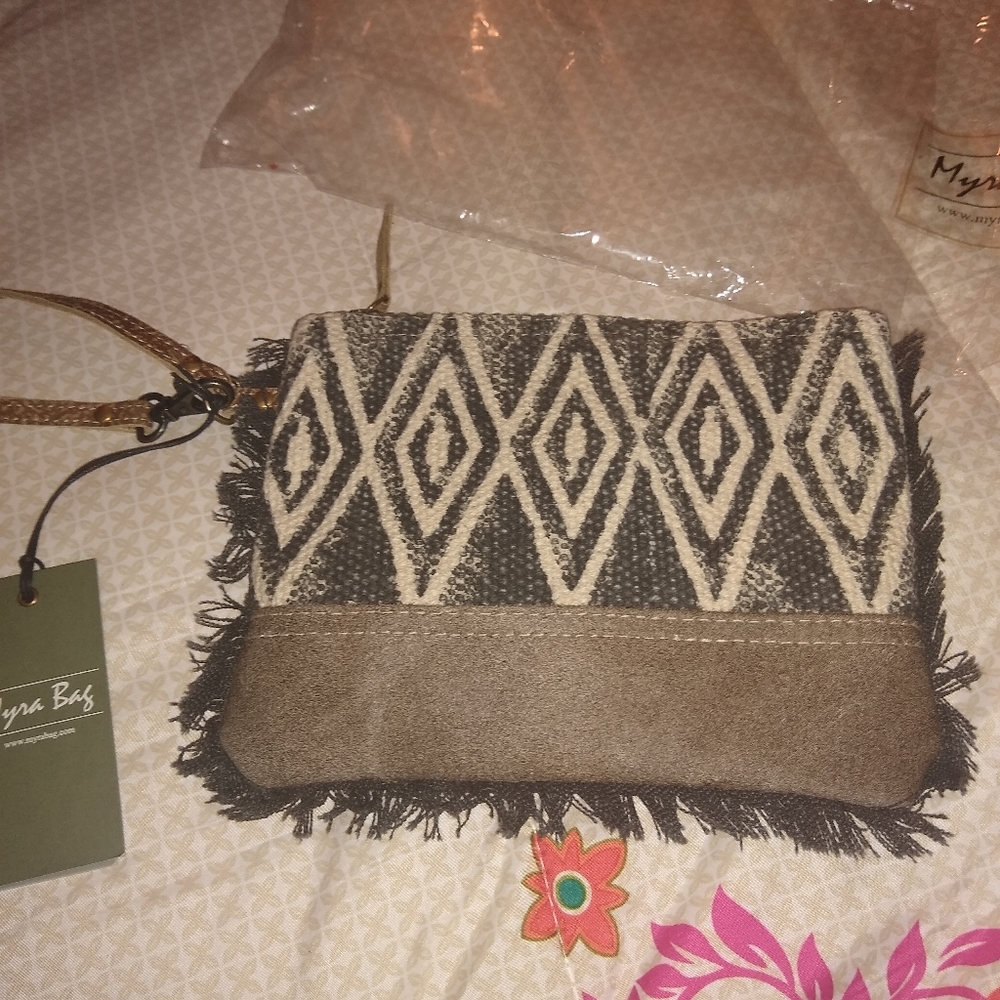 Myra wristlet